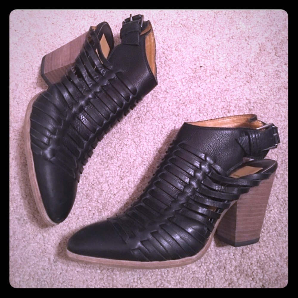 Dolce vita size 8 black block heel huaraches